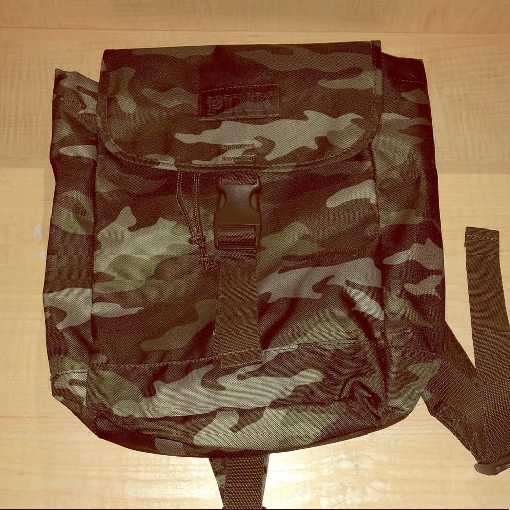 VS PINK CAMO BACKPACK🤩🖤🤩🖤perfect accessory